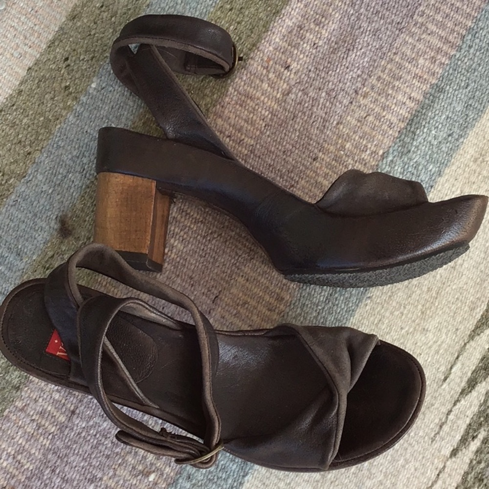 Vialis Clog Ankle Strap size 7